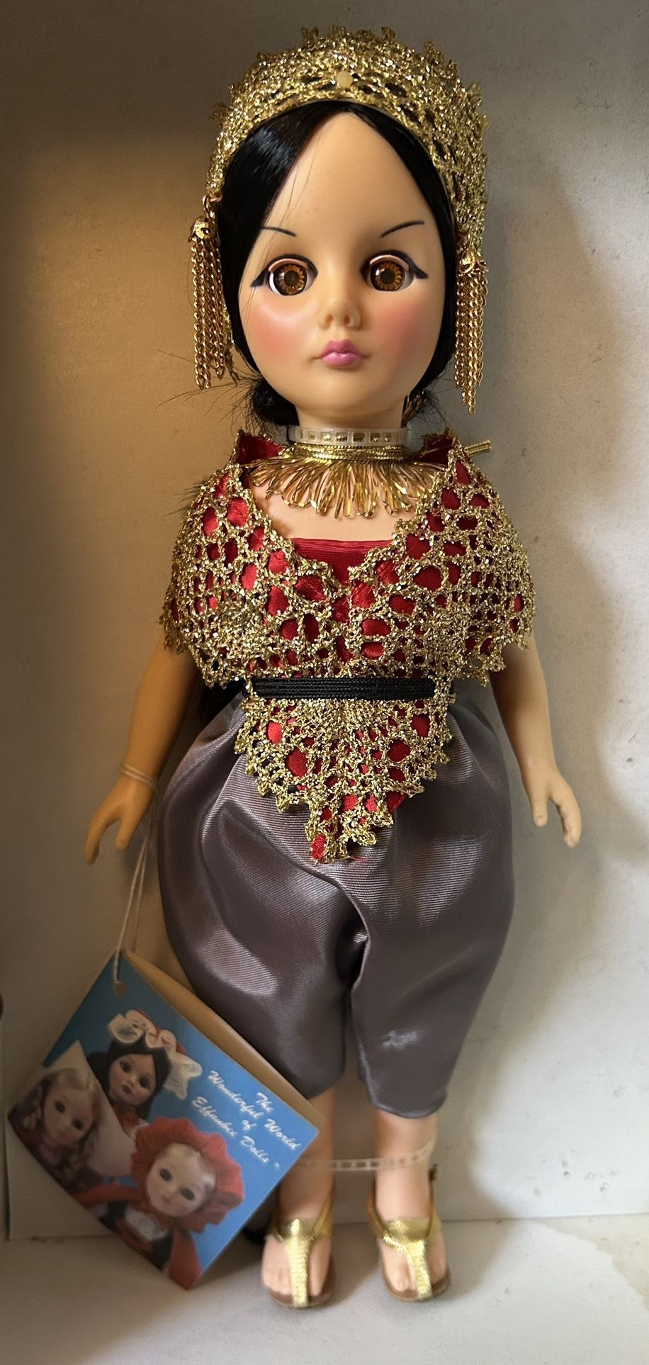 International Porcelain doll: Thailand