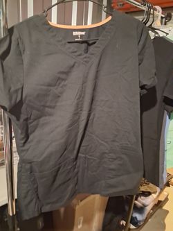 Scrubs women's Medium 5 sets
