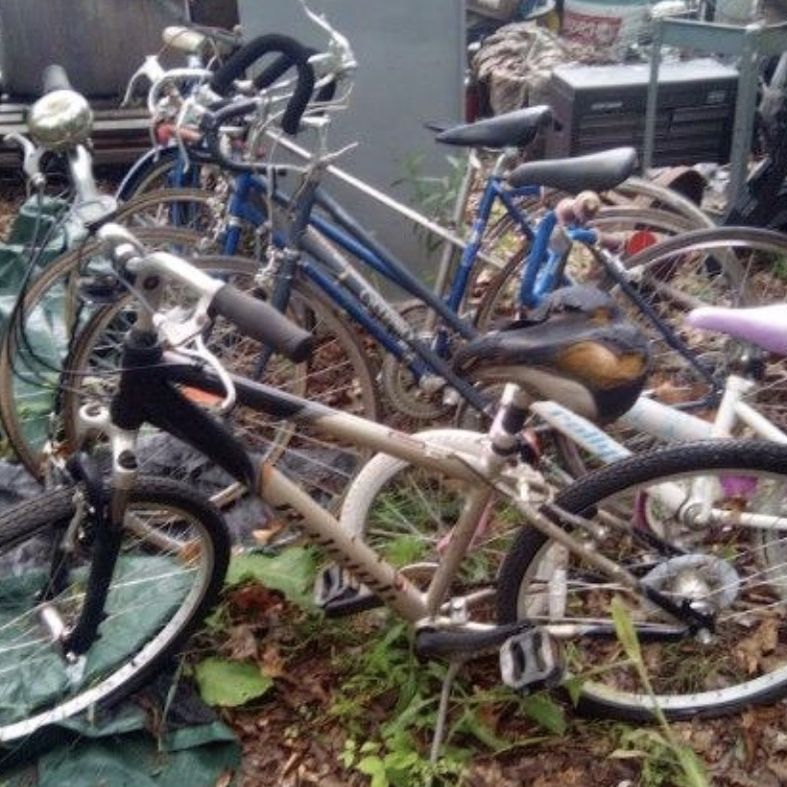 Lot Of Adult Bikes Racing Mountain Bikes Mongoose hyper HPR Etc