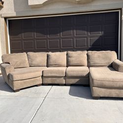SECTIONAL COUCH!!! 🚚 FREE DELIVERY!!! 🚚 