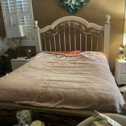 5 Pc Bedroom Set  Beige   $240 Must Go ASAP!!