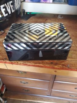 Jewelry box