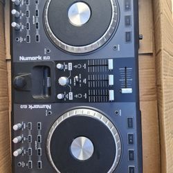 Numark IDJ3. turn-tables