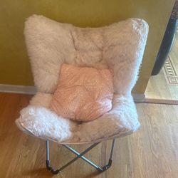 Don’t Miss Out On This Foldable Comfy Butterfly Chair