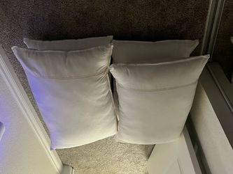 Pillows x4