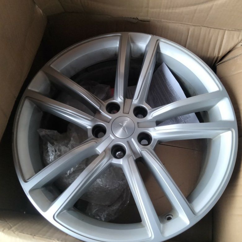 Tesla Model S  19" Rims Set Of 4 Great Condition 