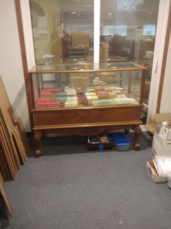 Antique Oak And Glass Display Case Like New!