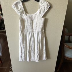 Hollister white junior’s summer dress like new Size M