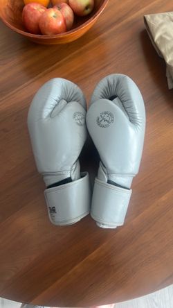 Genuine leather boxing gloves