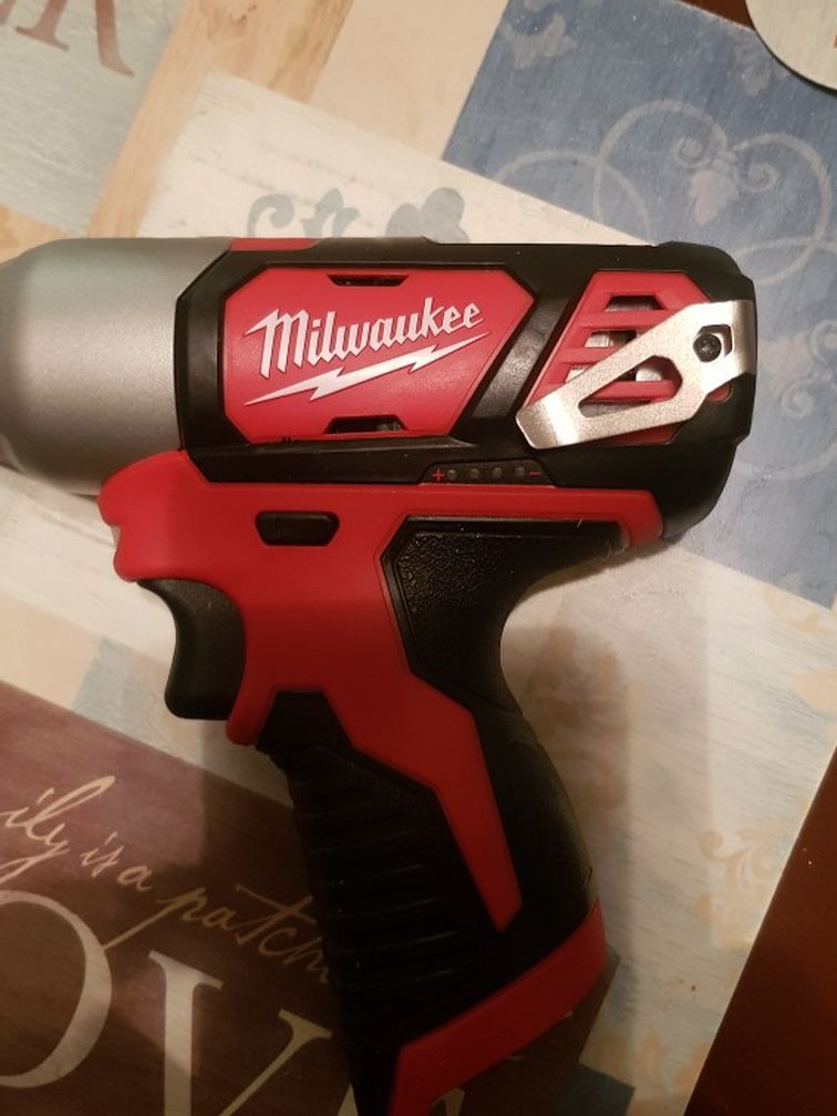 M12 Milwaukee Cordless Impact Drill 1/4 And Baterry