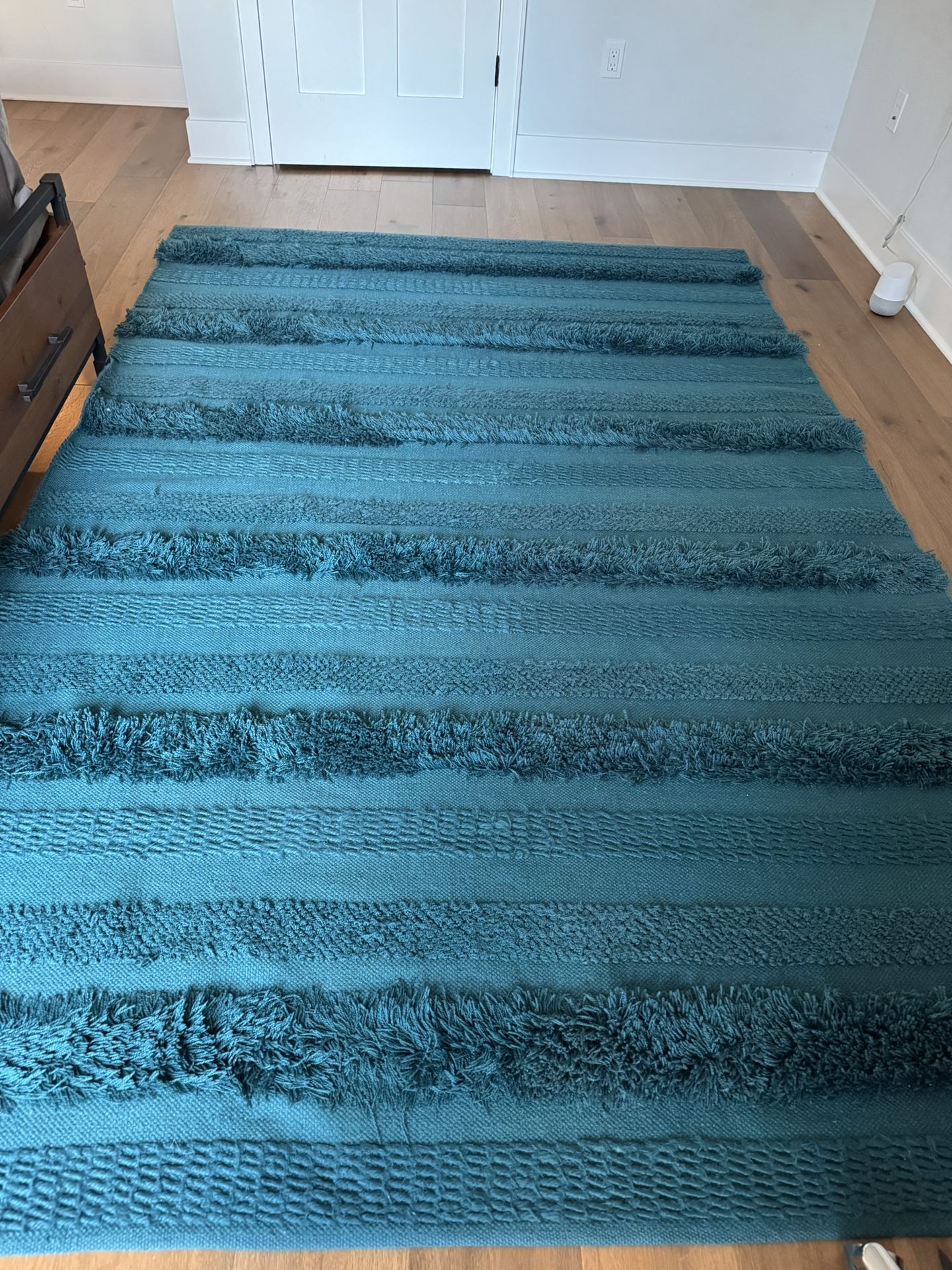 Crate and Barrel Area Rug 6ft x 9ft