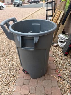 Brute trash can
