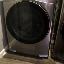 Dryer Like New Only Used 3 Times … Gas. 