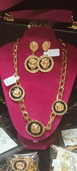 Rhinestones Earrings and Necklace Set.