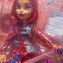 MONSTER HIGH FEARBOOK TORALEI DOLL
