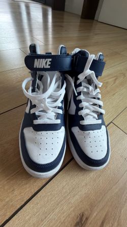 Boys/men’s Nike sneakers