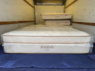 Like New - Saatva Luxury Firm Queen Mattress - Delivery Available