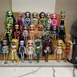 Rainbow High Doll Plus 2 Closets 