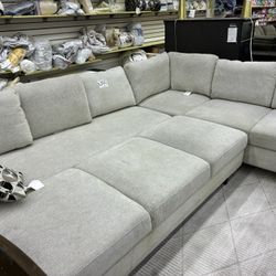 Thomasville Dillard convertible sleeper sectional