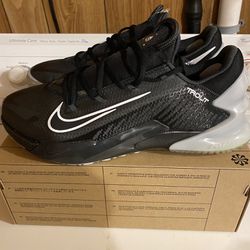 Nike force Zoom Trout. Size: 9. Color: Black.