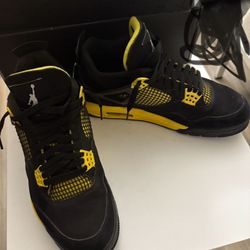 Jordan 4 Retro Thunder (yellow)