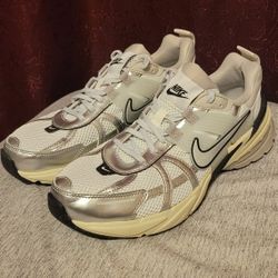 Nike V2K Run
 (Women's)