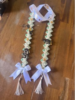 Graduation Money leis