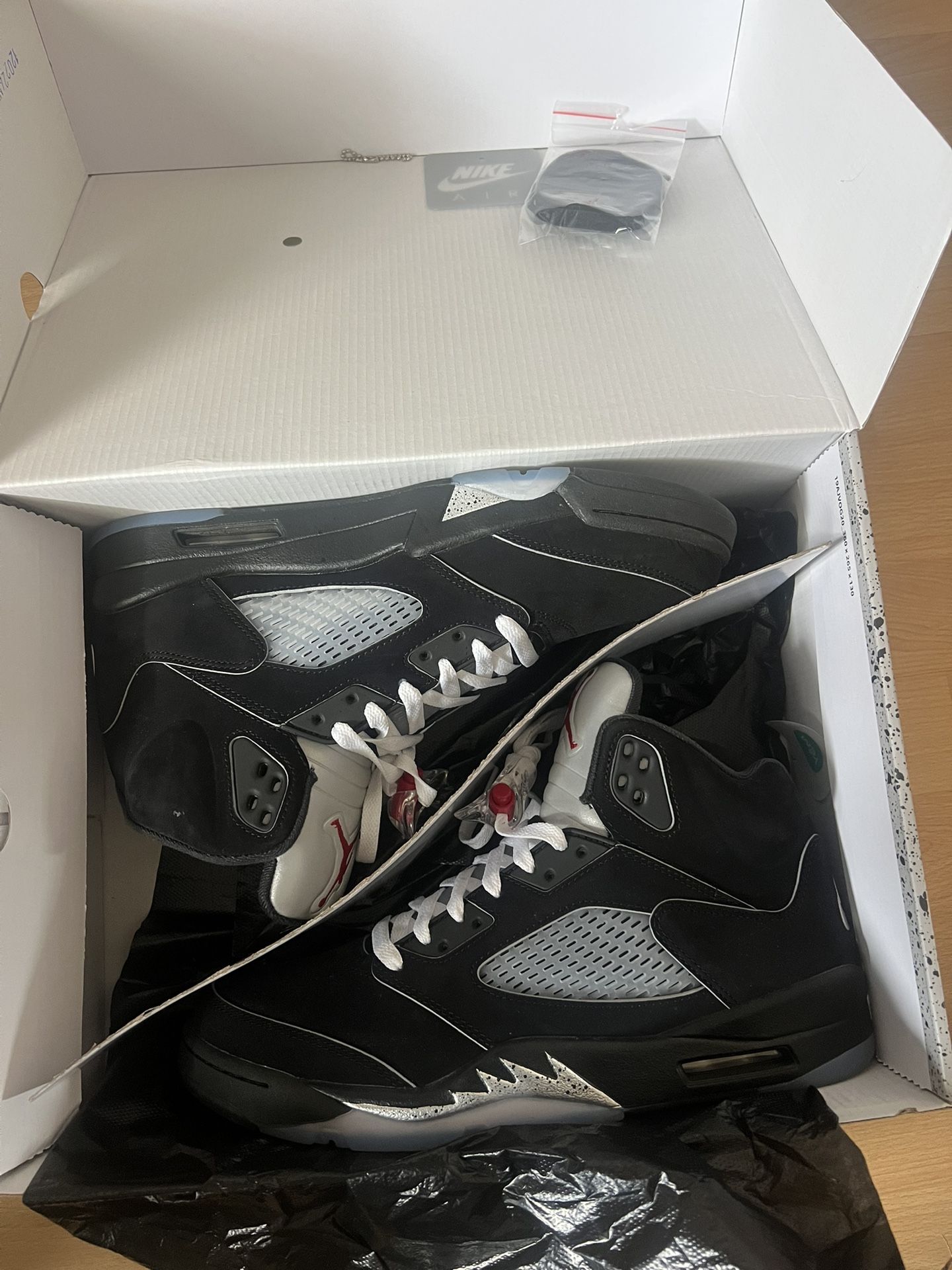 Jordan 5 Black Metallic Reimagined (11)