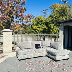 Free Delivery 🚚 Cozy Grey Sectional Couch 