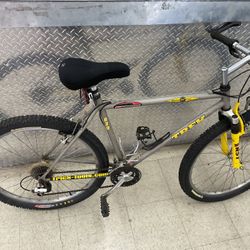 Trek xC Mountain Track 830 Mountain Bike 