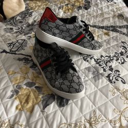 Tenis 👟  Size 7