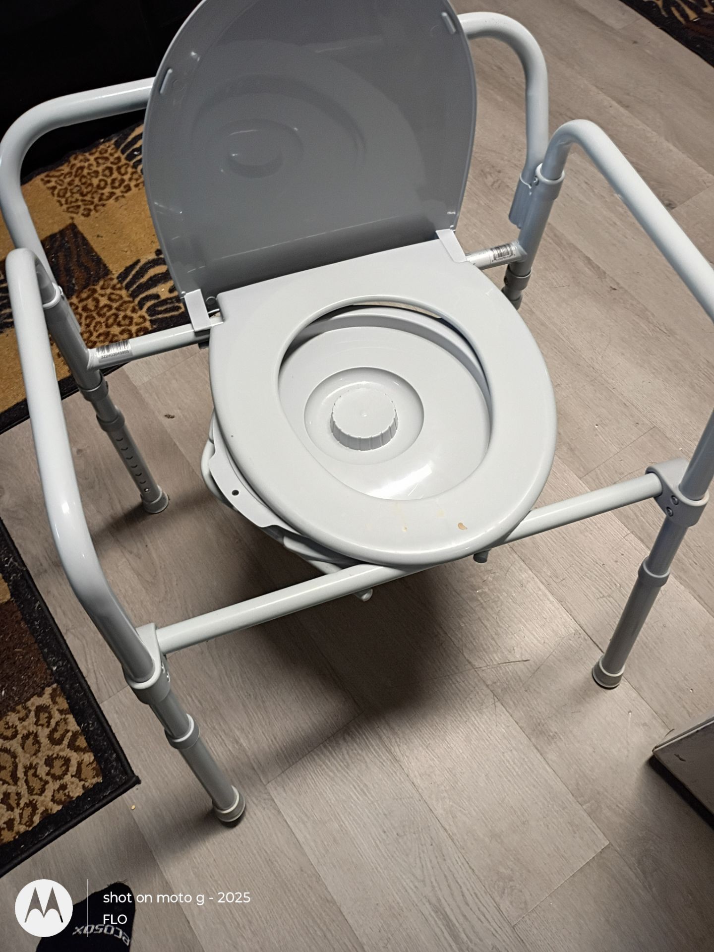 Bed commode