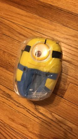BRAND NEW Children’s MINION™ slippers size 5/6