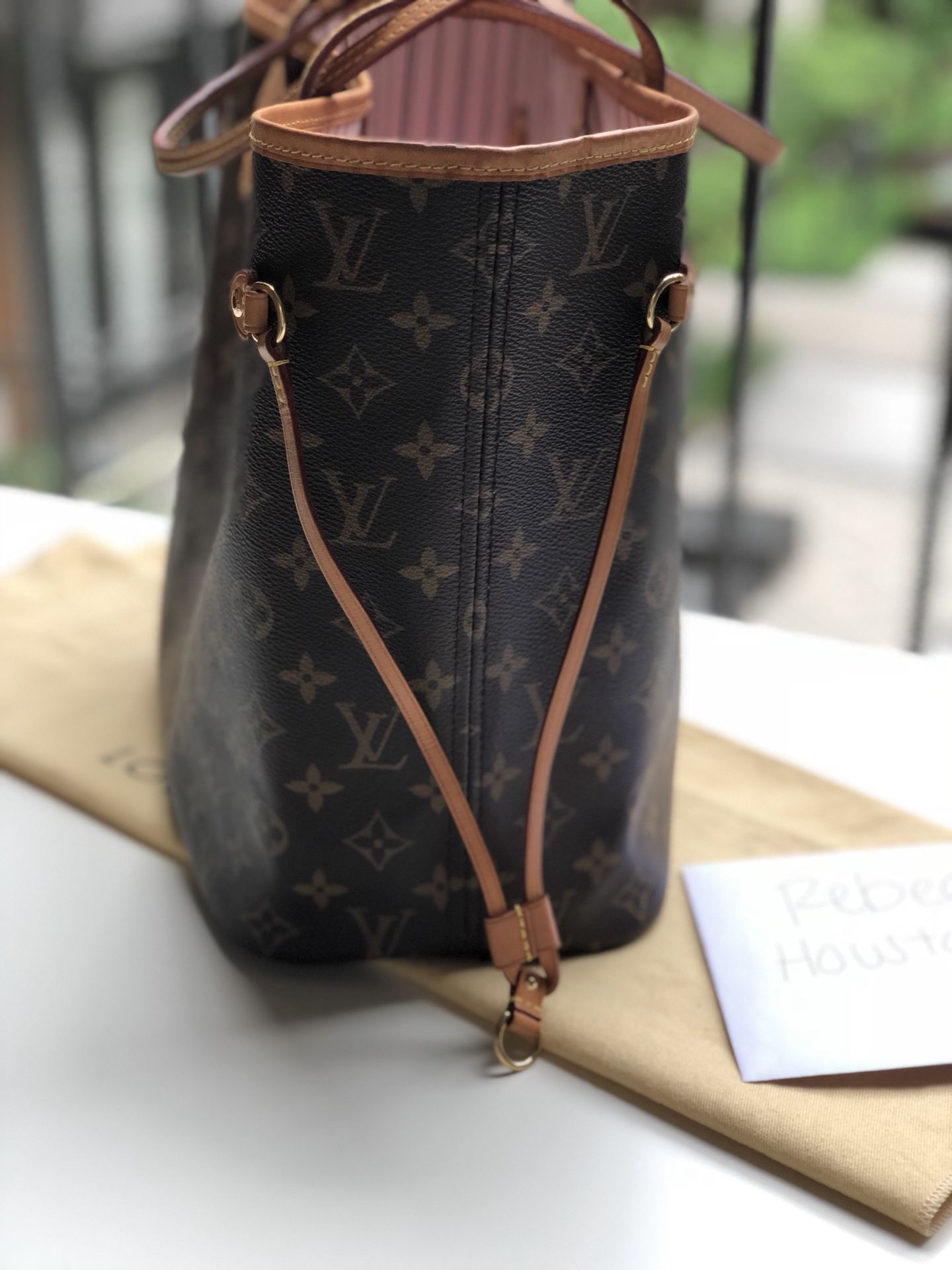Gorgeous LV neverfull MM with classic interior available for $1099