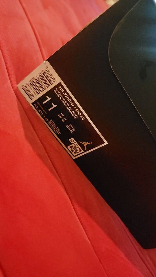 Air Jordan 1 Mid SE