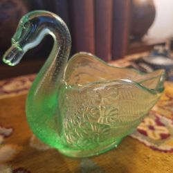 Antique Vaseline Swan