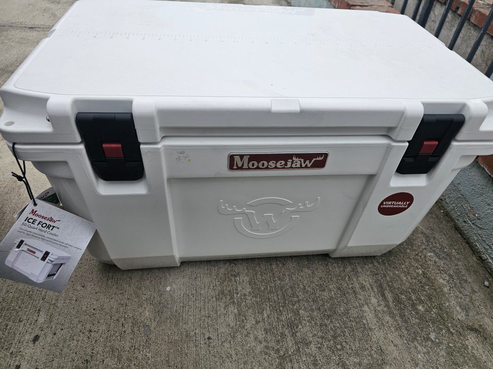 Made By Yeti Moosejaw 50qt Cooler Insulated White