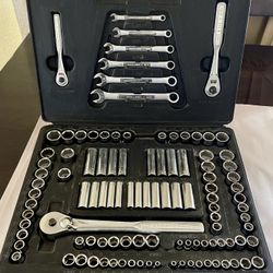 Vintage Craftsman 107-pc Mechanic Tool Set. SAE & Metric
