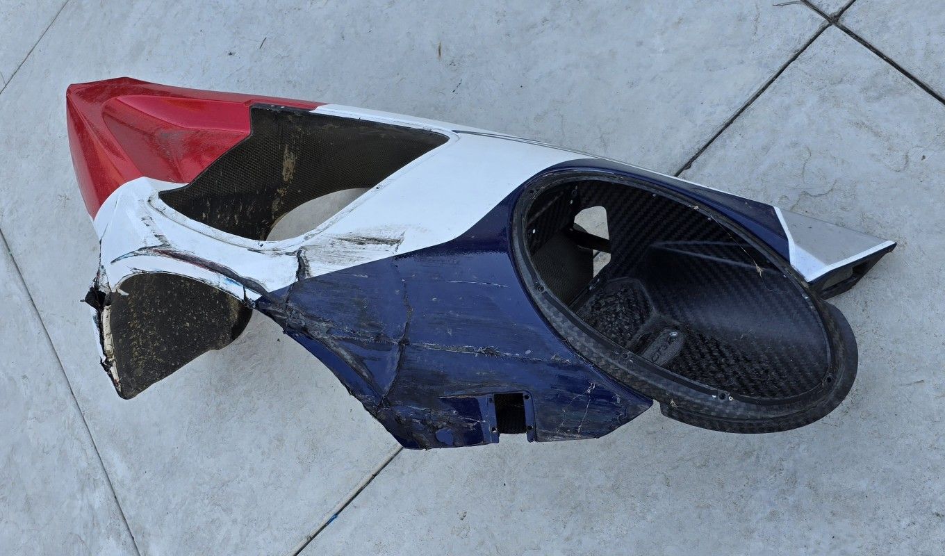 Porsche 991 GT3R CARBON FENDER RIGHT (DAMAGED) 