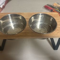 Elevated cat food bowl