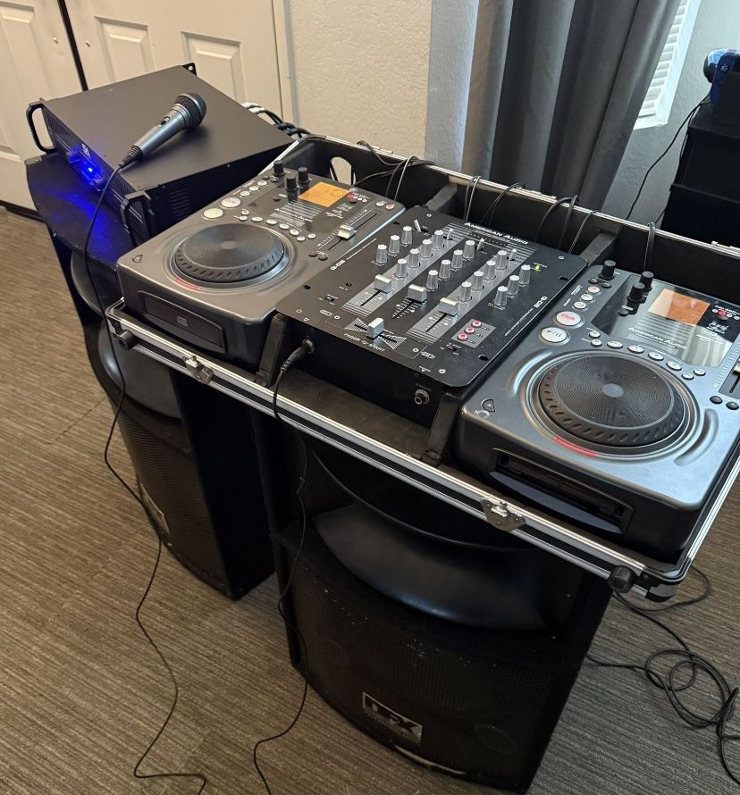 DFX Professional Audio Speakers With American Audio Mixer And Case