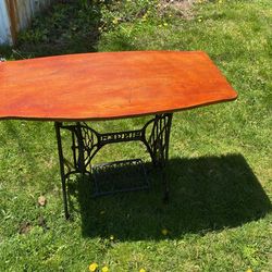Singer Sewing Table
