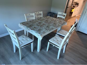 Dining dining from Ashley with cover