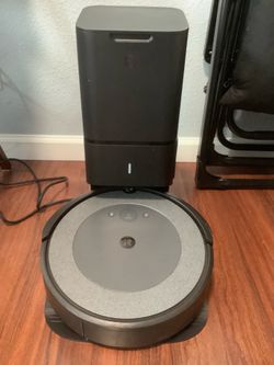 iRobot Roomba I3 with automatic dirt disposal dock used