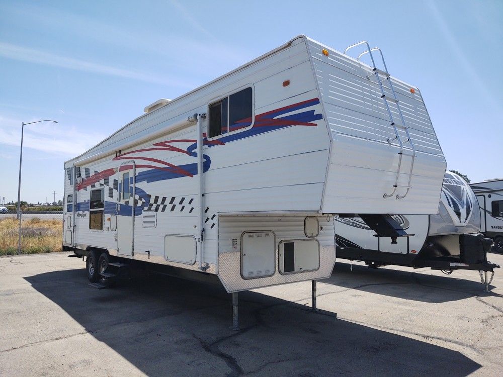 Used 2005 Fifth Wheel Toy Hauler