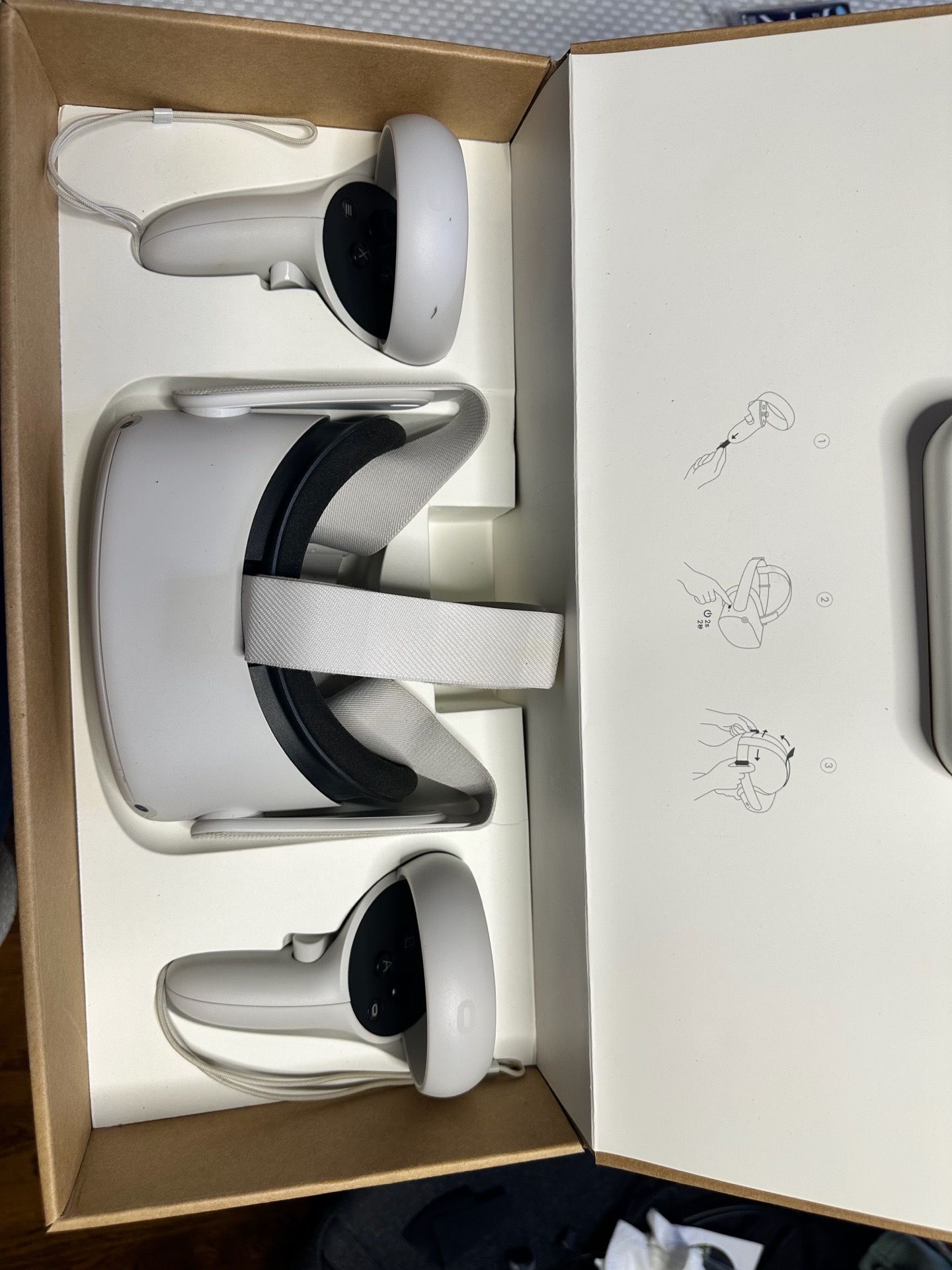 Oculus Quest 2 Vr headset and controllers