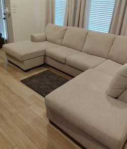 Ashley Bresslyn Sectional : Excellent Condition : $568 [Stores $2K+]