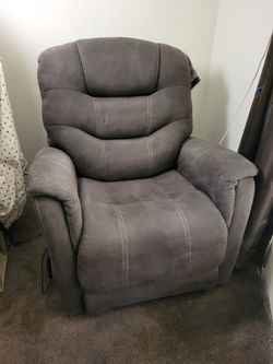 Ashley Furniture Lift Chair 2022 - Excellent Condition!