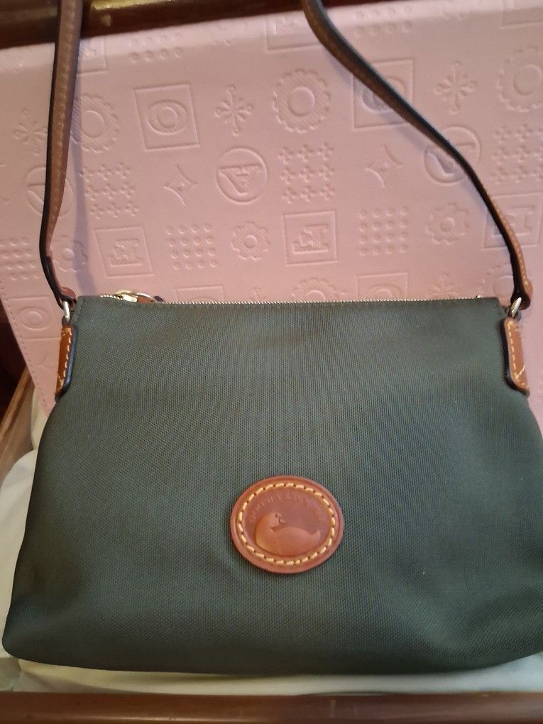 Dooney Bourke Pouche