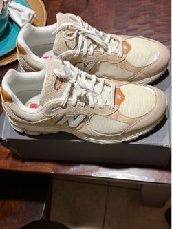 New Balance 2002R Beige